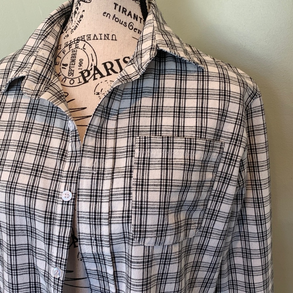Women’s Fits like a Small Labeled Large Black and White Plaid Button Front Shirt - Picture 2 of 6